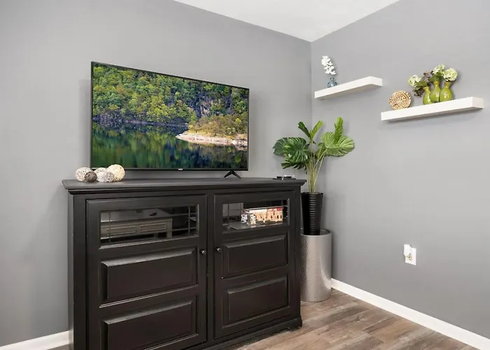 2bd In Close To Dt Peoria *